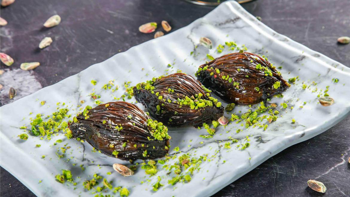 Mussel Chocolate and Pistachio